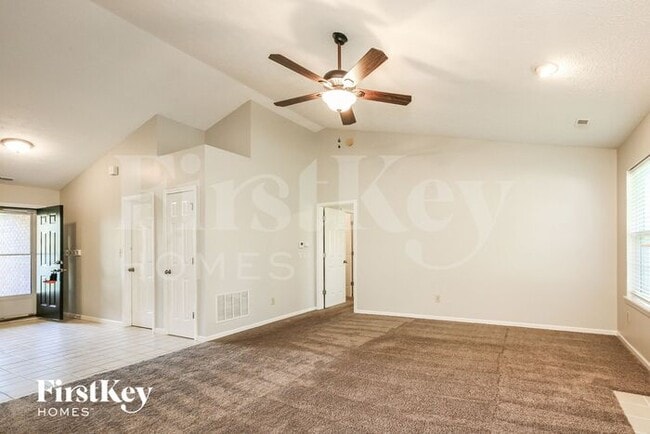Photo - 557 E Pine Ridge Dr House
