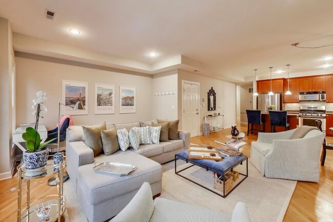 Photo - 1529 N Mohawk St