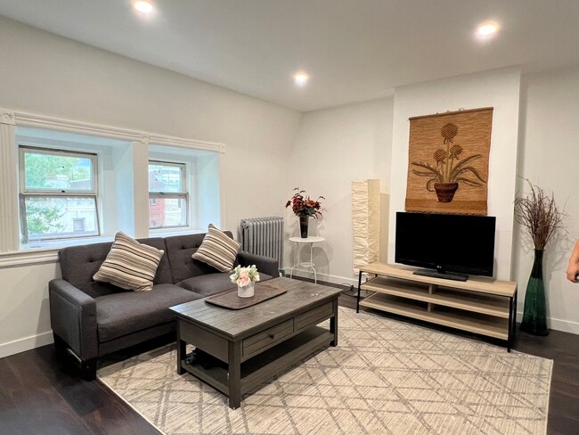 Photo - 1861 Mintwood Pl NW