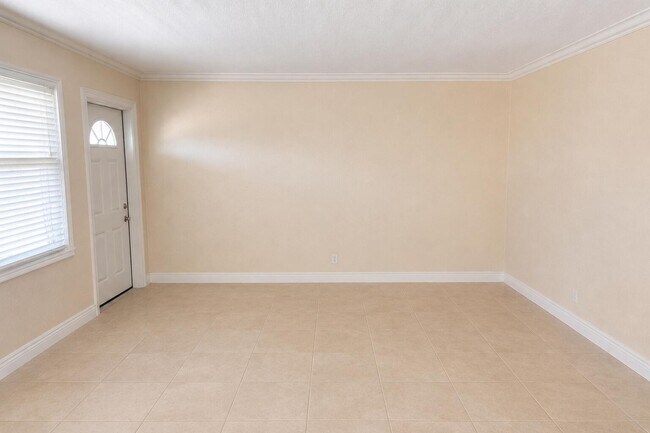1221 SE 3rd St Unit 4