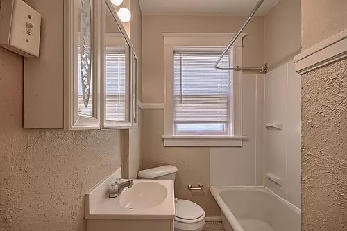 Photo - 5018 Lindenwood Ave Unit 5018 1F