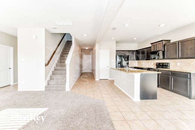 Photo - 625 Stanmire Lake Trl