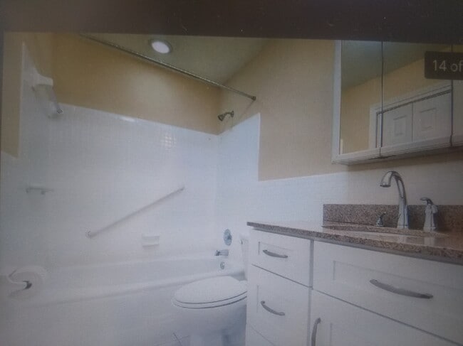 MASTER BATHROOM - 208 Danube Ave Unit 103