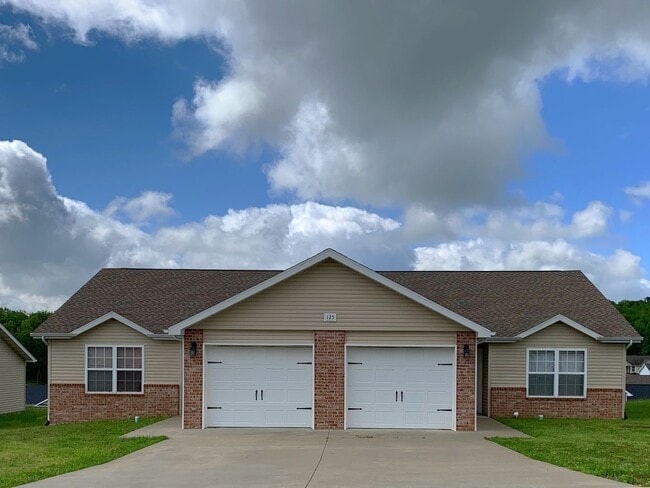 Building Photo - 7584-MF2-E4 Unit A Rental