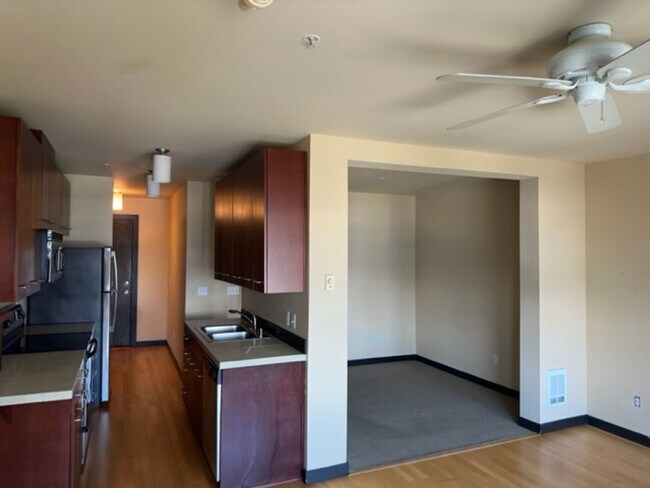 Photo - Ideally Located Seattle Open 1 Bed Unit w/ Breathtaking Views!