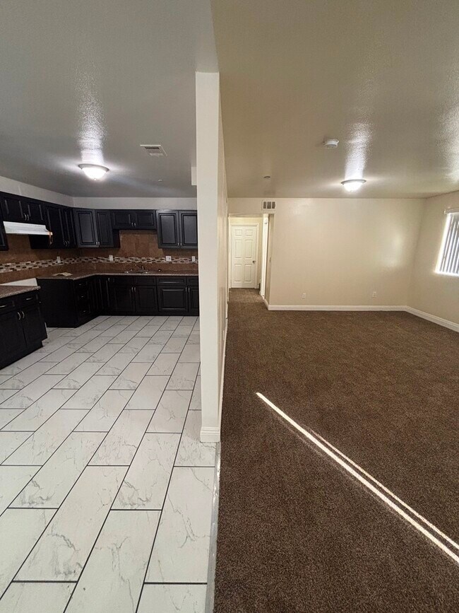 Photo - 139 E 110th St