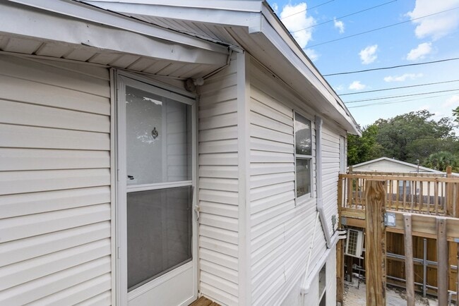 Photo - REDUCED Rent $2250.... 3 bed/2 bath Split Level, NEW downstairs addition, lots of extras *READY**...