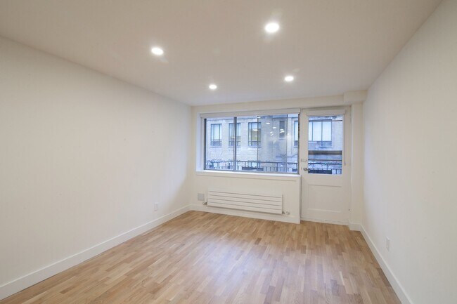 Photo - 3460 Rue Durocher Unit 203