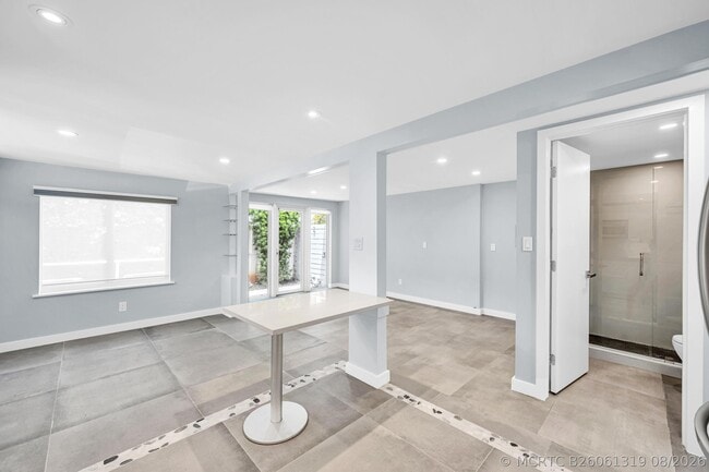 Photo - 828 NE 17th Way