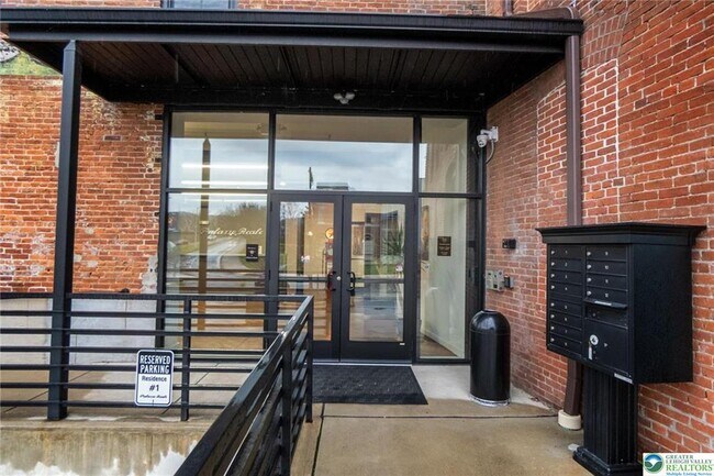 Photo - 107 Hamilton St Unit Residence 2