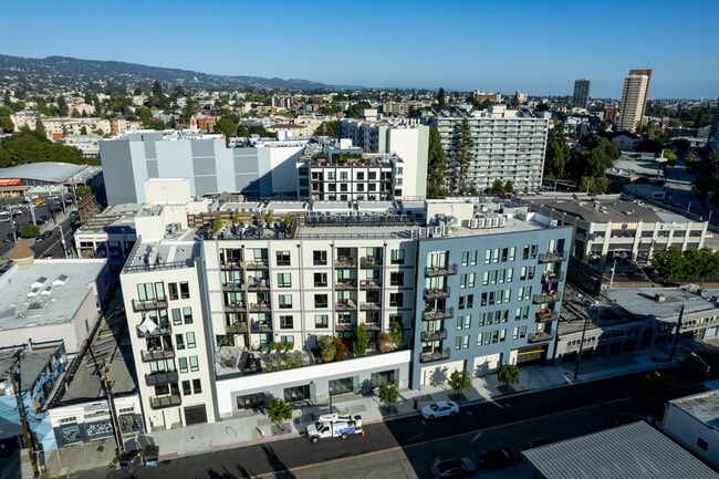 Photo - Axis Oakland