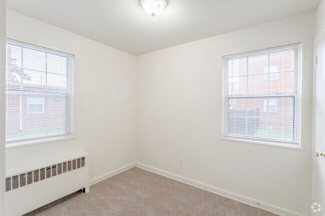 2 BR, 1 BA - 630 SF