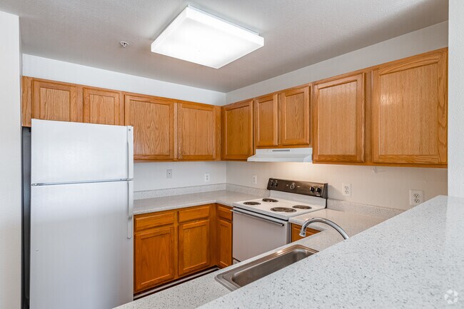 2BR, 2BA - 894SF