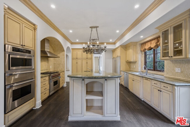 Photo - 305 N Palm Dr