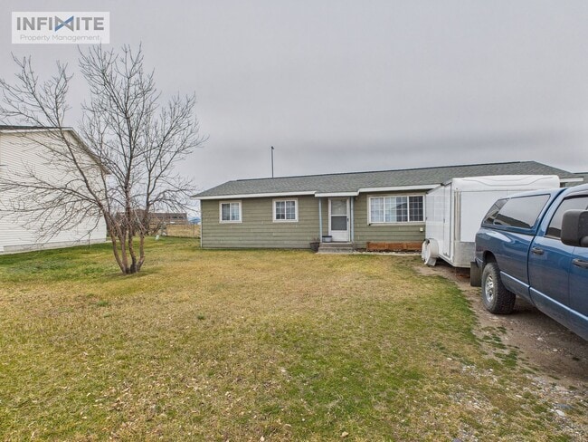 Building Photo - Welcome to this charming 3-bedroom, 1-bathroom home