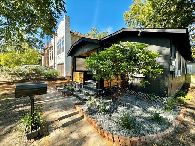 Photo - 1018 Dunbar St