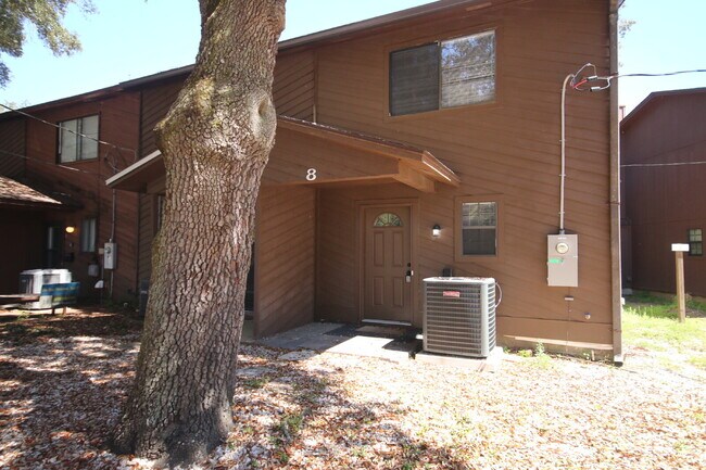 Photo - Beautiful Water-View 2BR/2BA Townhome – Flexible Leases, Pet Friendly, and ½ Off Deposit for Acti... Unidad 8