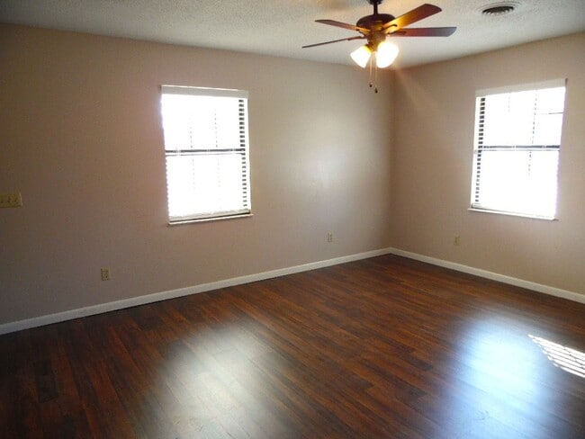 Photo - Excellent Mid-Town Martin Location