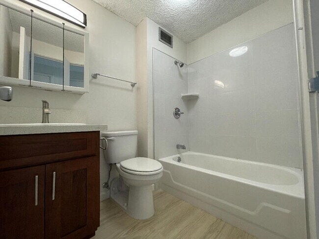 Photo - ALOHALANI 1/1/1 sec, view, amens Unidad APT 1704