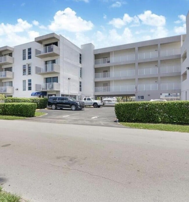 Photo - 3716 NE 168th St Unidad 303 Rental