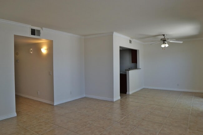 Photo - 43376 Cook St