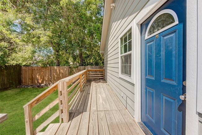 Building Photo - 8709 Knox St Unit B