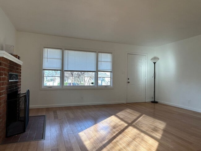 Photo - 1295 Floral Ave