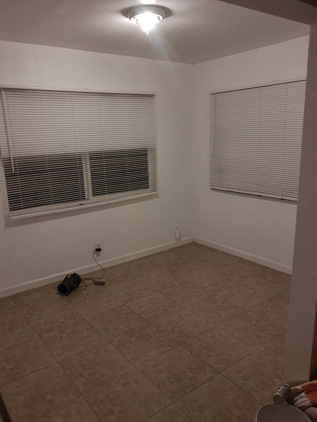 Photo - 941 E 52nd Pl Apartment Unit 943