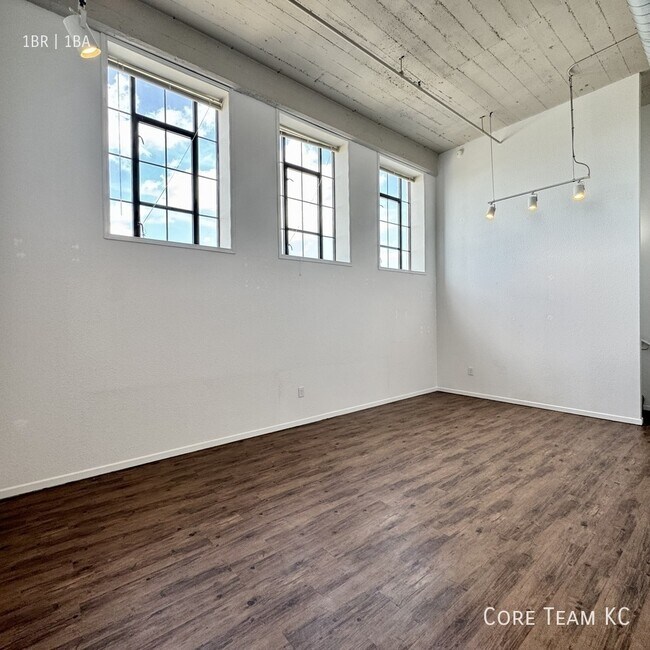 Photo - 320 W 7th St Unidad 101