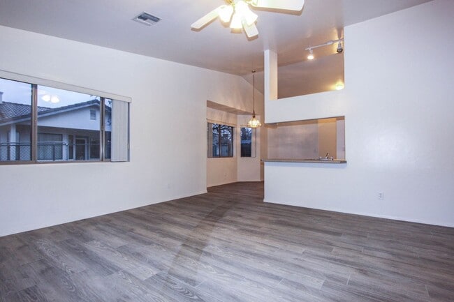 Photo - 4531 N Spring Dr Unidad Apt A