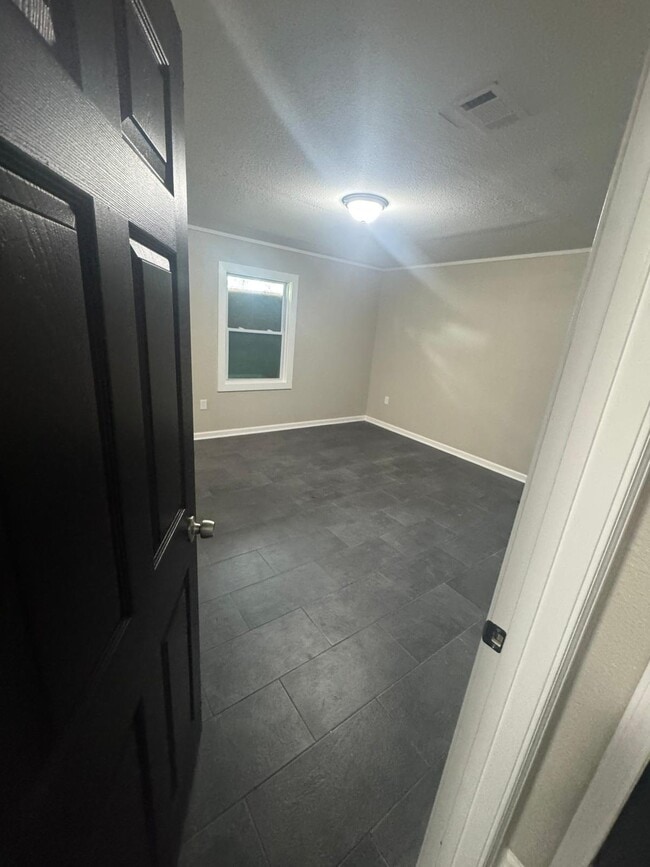Photo - 1490 Hugenot St