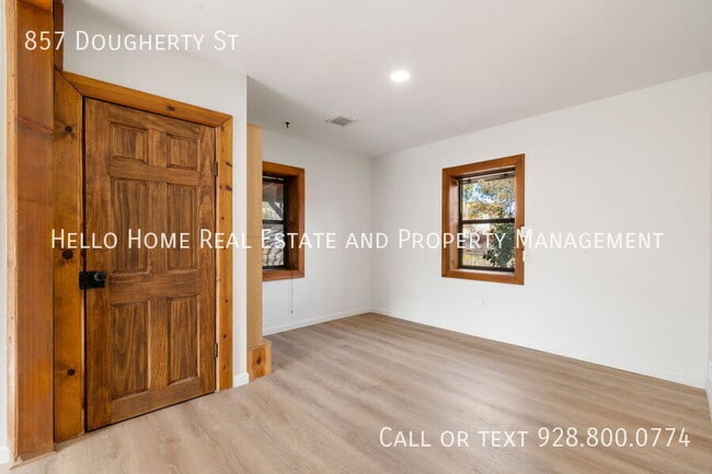 Photo - 857 Dougherty St