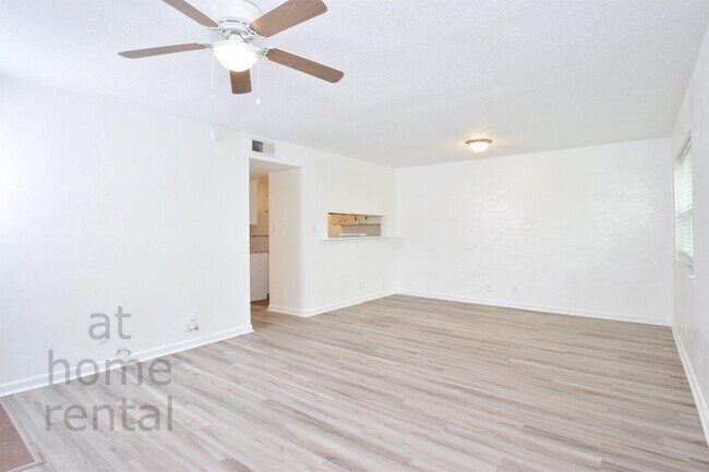 Photo - 6601 S Zunis Ave