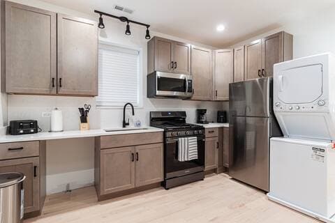 Photo - 2943 N Gresham Ave