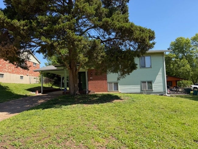 Photo - Well-Maintained Split-Level Home in Webster Groves, MO — Spacious & Family-Friendly