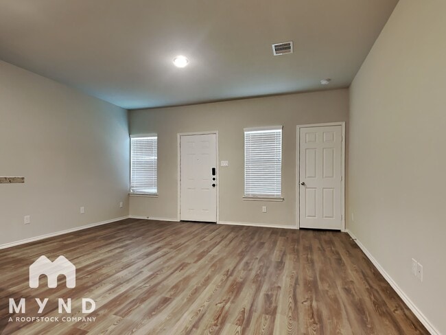 Photo - 413 E Avenue G