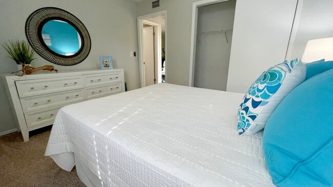 Photo - Goldelm at Metro West