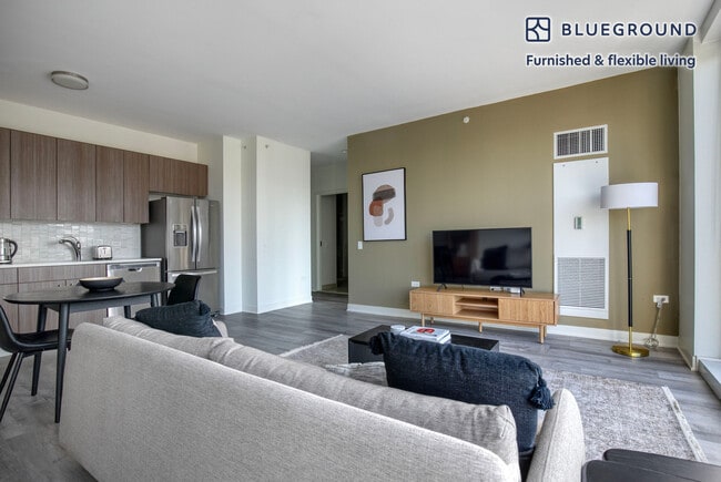 Photo - 340 E North Water St Unidad FL33-ID1002