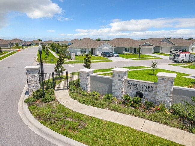Building Photo - Beautiful 3 Bedroom 2 bath Home in desirab...