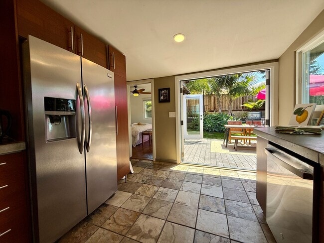 Photo - Gorgeous Fully Furnished Ocean Beach Retreat + FLEXIBLE STAY. Double Car Garage. Walk to BEACH