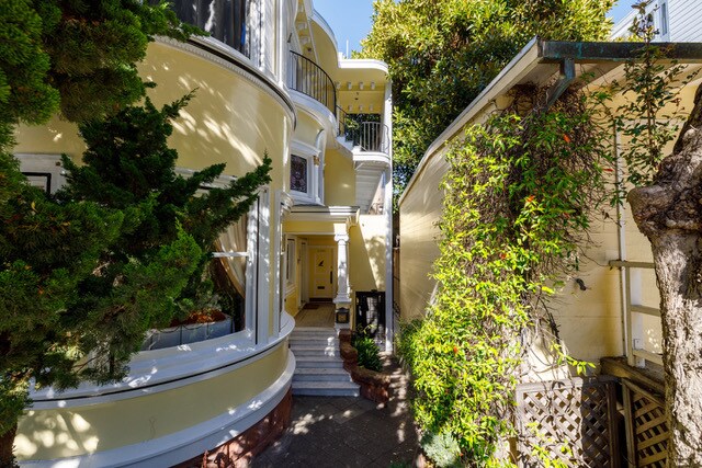 Photo - 2390 Broadway Unidad 2390