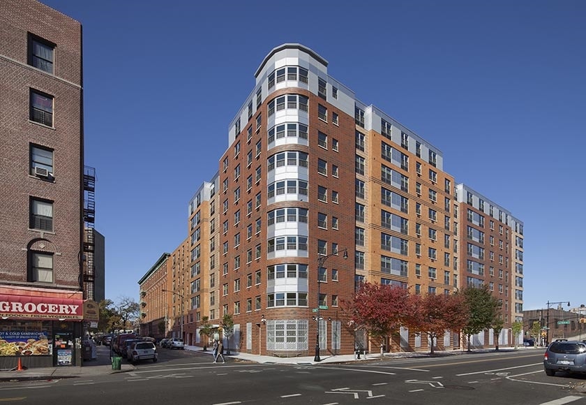 Primary Photo - Courtlandt Crescent Apartments