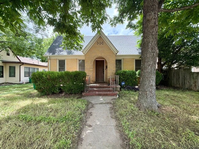 Building Photo - 903 E 38th St