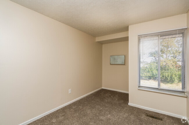 3BR,1BA -1,300SF - Bedroom
