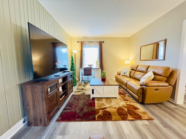 Photo - 922 W Broadway St Unit #1