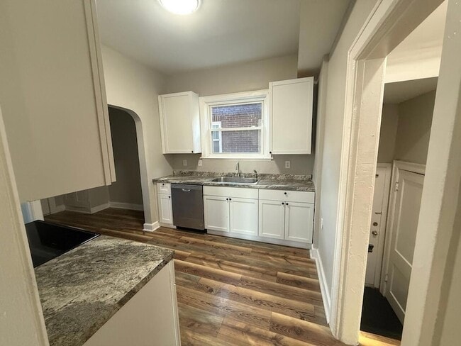 Photo - 533 Fairwood Ave