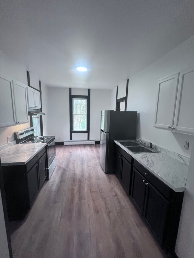 Building Photo - 69 Mead St Unit Main Floor Rental