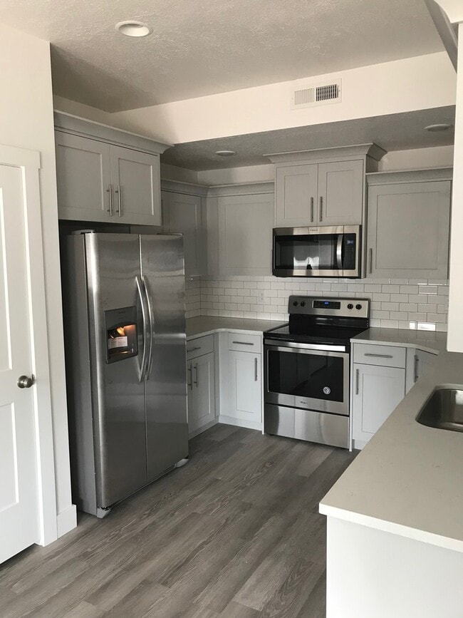 Photo - Beautiful 3 Bed, 2.5 Bath Town Home Located in the Sycamore Place Community in West Haven! Availa...