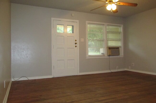 Photo - 2/1 with bonus room in Cherrywood Available August!