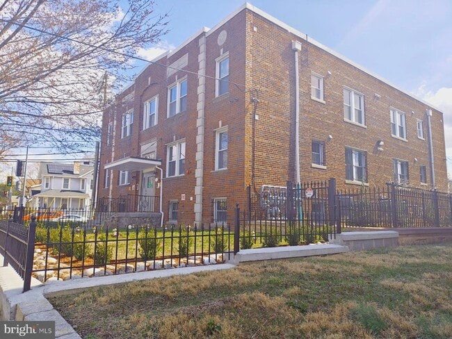 Photo - 747 Alabama Ave SE Unit B4